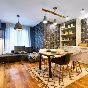 Stylish And High-end Designer In Center Appartement